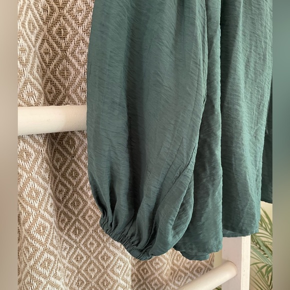 •Teal Top• - Picture 2 of 4